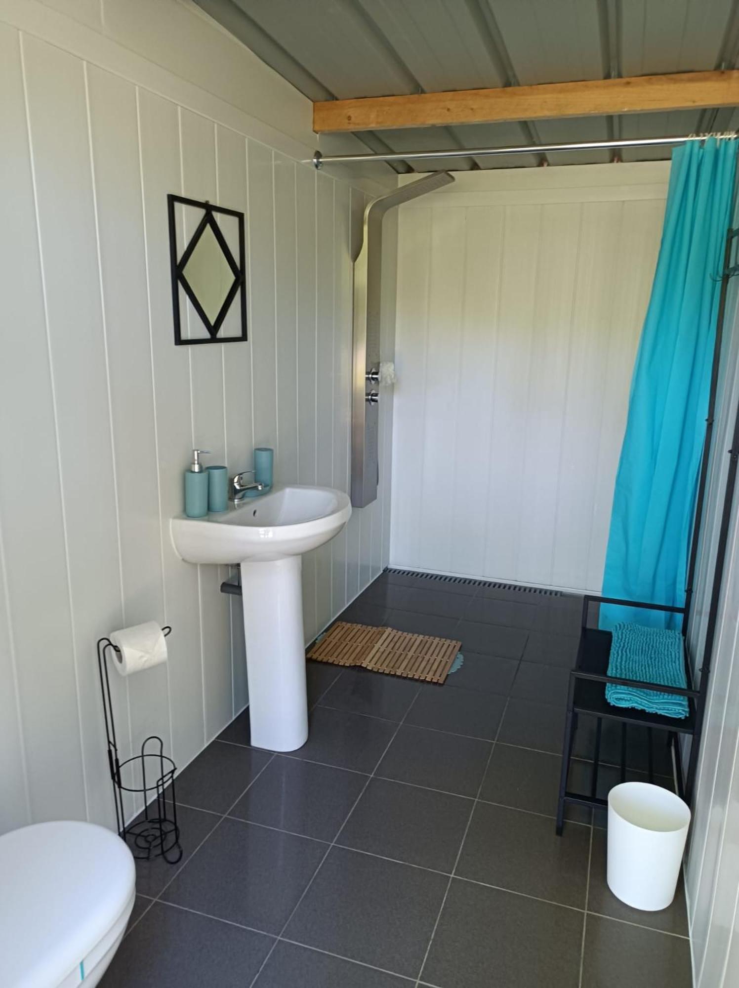 Camping Sous Les Belles Etoiles Peyrilhac Exterior foto