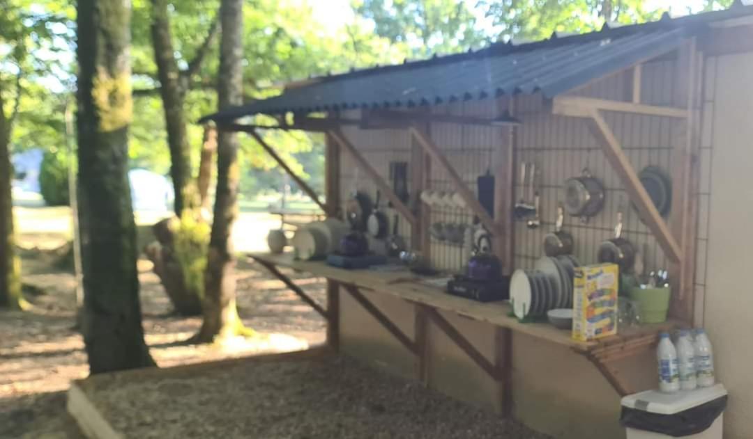 Camping Sous Les Belles Etoiles Peyrilhac Exterior foto