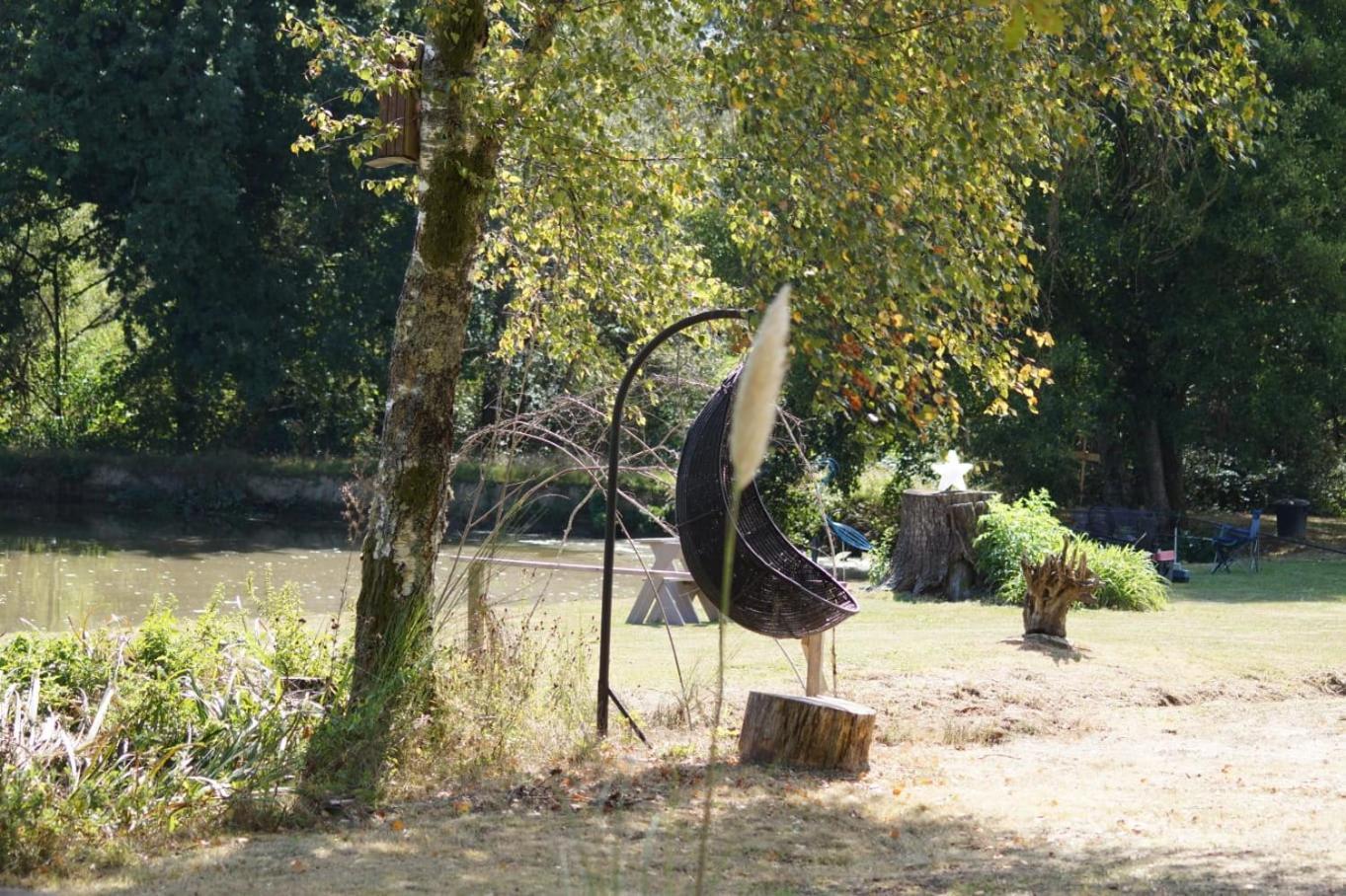 Camping Sous Les Belles Etoiles Peyrilhac Exterior foto