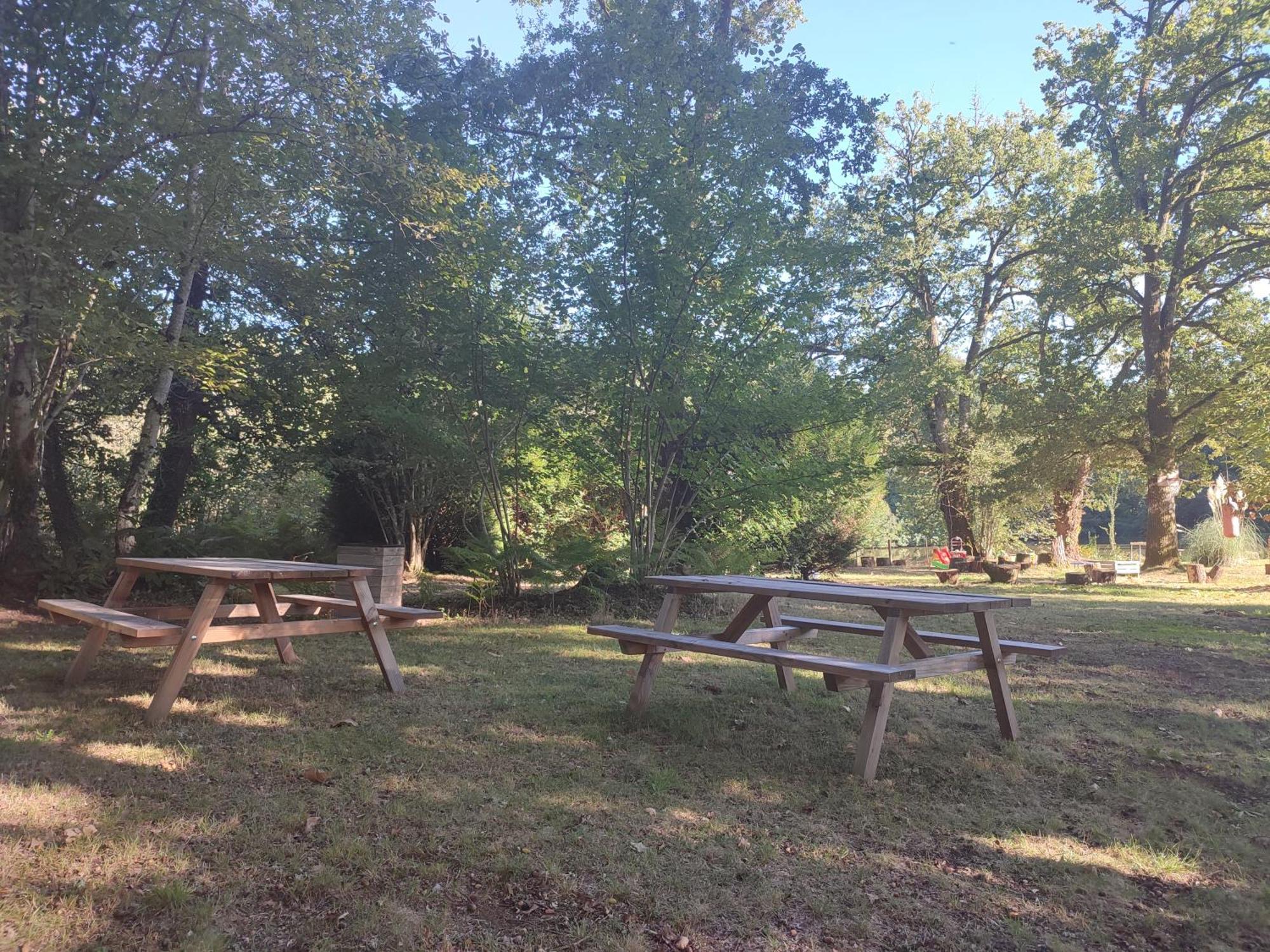Camping Sous Les Belles Etoiles Peyrilhac Exterior foto