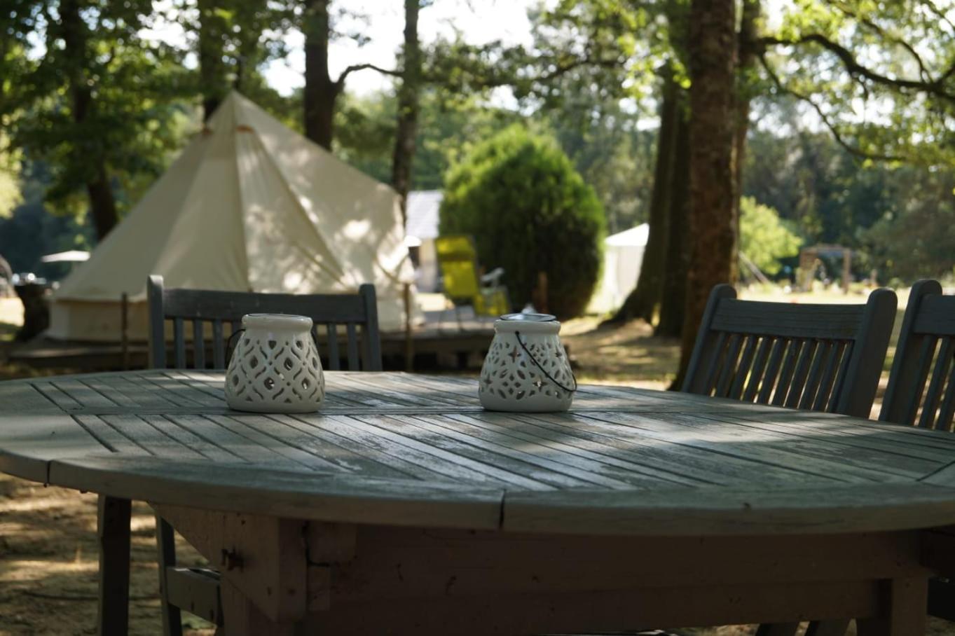 Camping Sous Les Belles Etoiles Peyrilhac Exterior foto