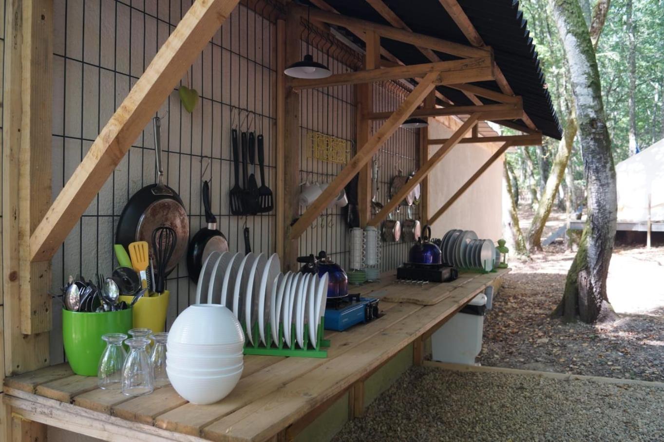 Camping Sous Les Belles Etoiles Peyrilhac Exterior foto