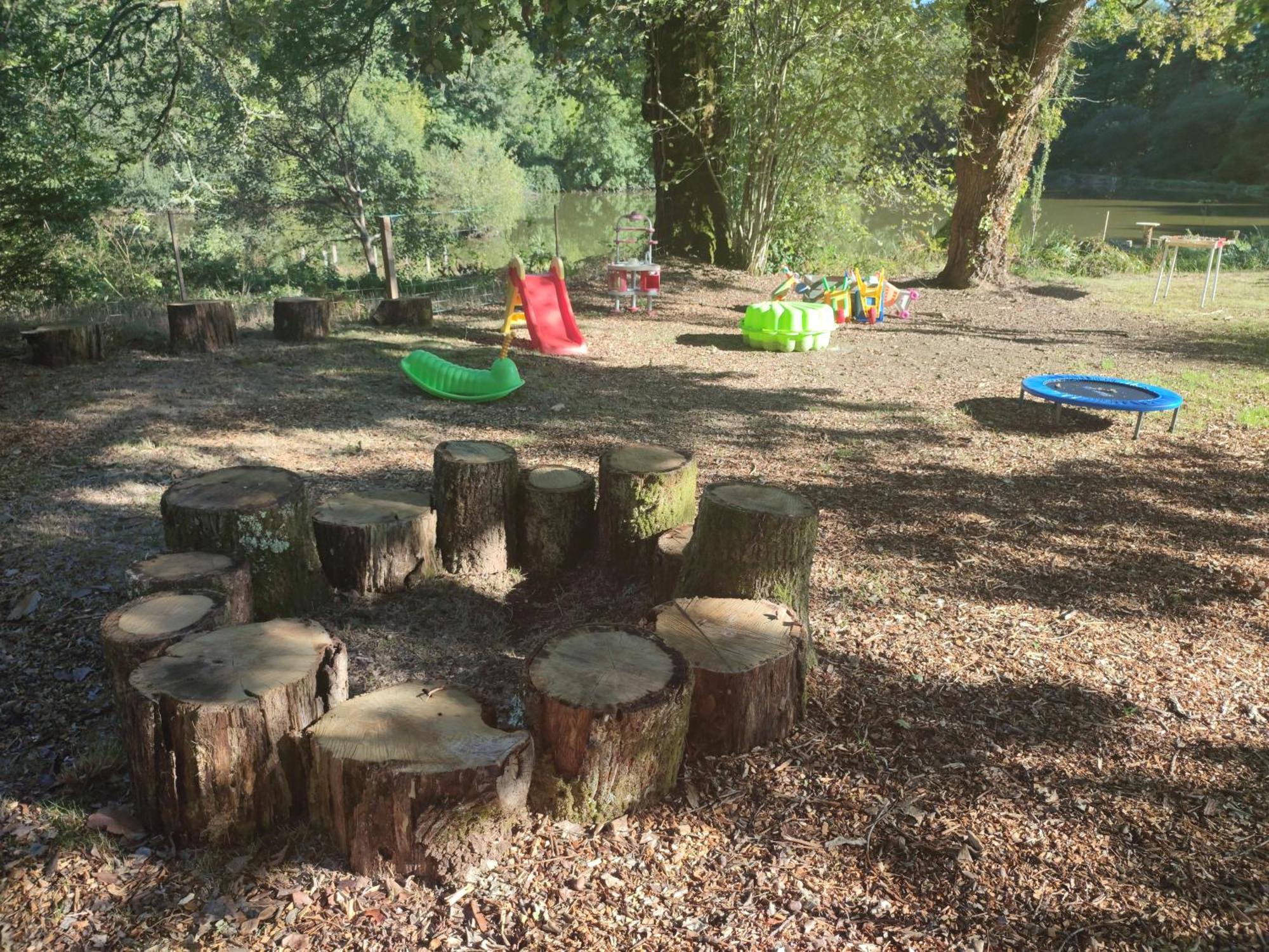 Camping Sous Les Belles Etoiles Peyrilhac Exterior foto